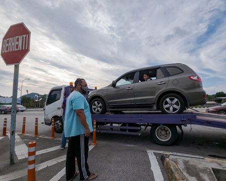Perak, Malaysia - Aug 7, 2022 : Broken car on the truck with passenger to the workshop.のeditorial素材