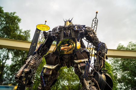 Melaka, Malaysia - Aug 25, 2022 Art From Scrap Metal, a robot replica standing tall in outdoor.のeditorial素材