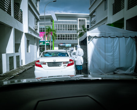 Bangi, Malaysia - Feb 15, 2022: Healthcare workers performing the drive thru covid test.のeditorial素材