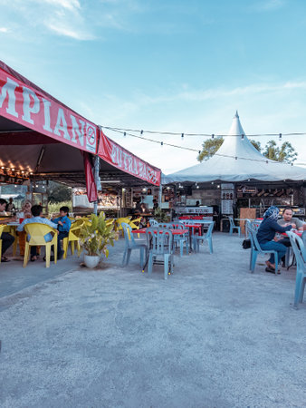 Kajang, Malaysia - July 8, 2022 Alfresco food court with food stalls. Malaysian trending eating style.のeditorial素材