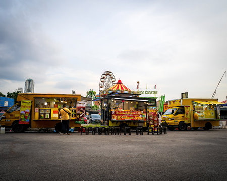 Bukit Jalil, Malaysia - Aug 16, 2022 Food trucks selling various selections at the Euro Fun Park fun fair at night.のeditorial素材