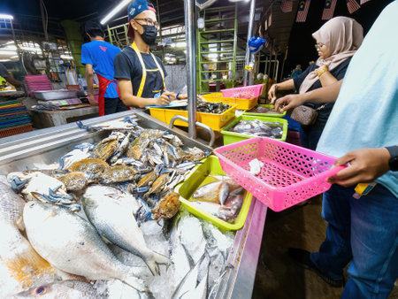 Melaka, Malaysia - Aug 25, 2022  Seafood restaurant selling cook to order dishes operating at night.のeditorial素材