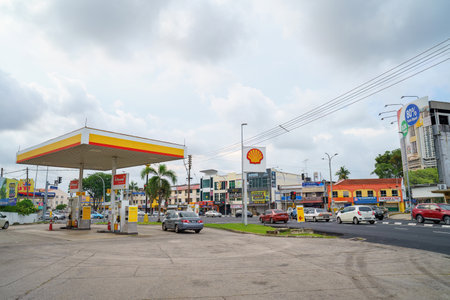 Melaka, Malaysia - Aug 25, 2022 Shell petrol pump station in a busy town.のeditorial素材