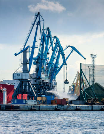 Coal loading at a bunker ship in port