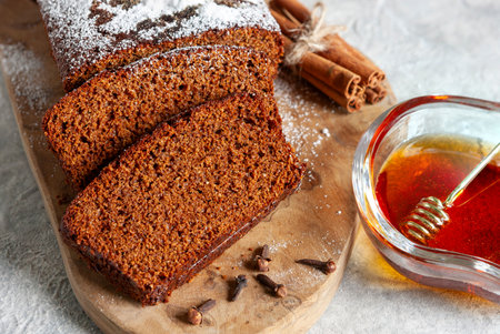 Lekach Yom Kippur jewish honey spice cake. Close up, selective focusの写真素材