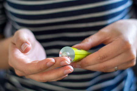 軟膏の写真 イラスト素材一覧 16 457件 ストックフォトのamanaimages Plus