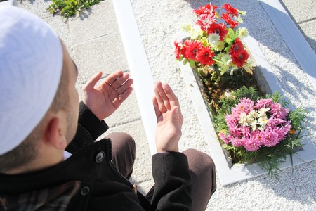 Islamic praying on dead person
