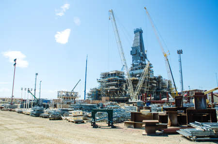 Offshore drilling during construction onshoreのeditorial素材