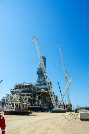 Offshore drilling during construction onshoreのeditorial素材