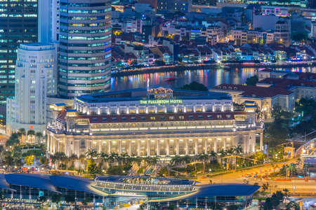Singapore - AUGUST 5, 2014: Fullerton hotel on August 5 in Singapore, Singapore. Fullerton hotel is luxury hotel in Singaporeのeditorial素材