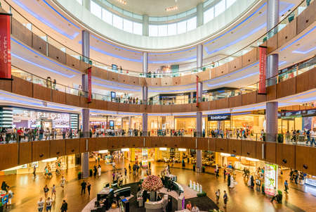 Dubai - AUGUST 7, 2014: Dubal Mall shopping mall on August 7 in Dubai, UAE. Dubai is the center of trade in Middle Eastのeditorial素材