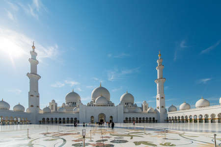 Dubai - JANUARY 9, 2015: Sheikh Zayed mosque on January 9 in UAE, Dubai. Sheikh Zayed mosque is the largest in UAEのeditorial素材