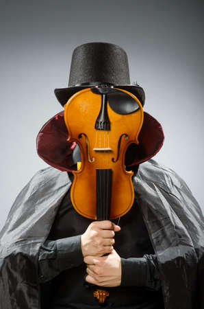 Funny violin player wearing tophatの写真素材