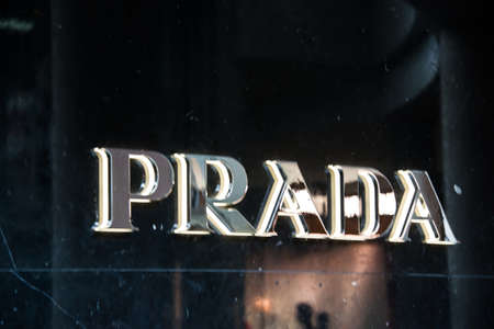 Singapore  - AUGUST 5, 2014: The Shoppes shopping mall on August 5 in Singapore , Singapore . Famous Brand shops at the Shoppes shopping mall in Marina Bay Sands hotelのeditorial素材