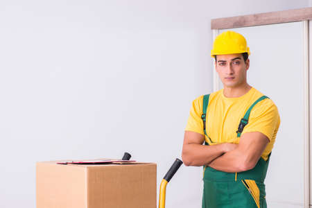 Transportation worker delivering boxes to houseの写真素材