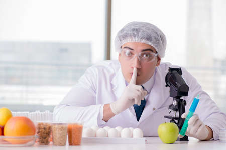 Nutrition expert testing food products in labの写真素材