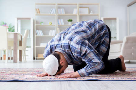Muslim man praying at homeの写真素材