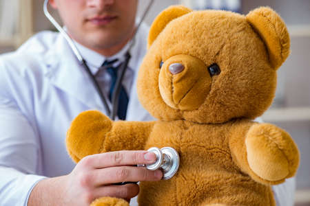 Doctor veterinary pediatrician holding an examination in the offの写真素材