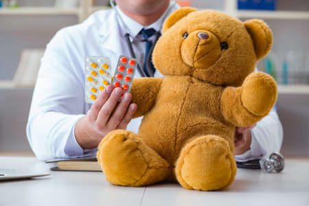 Doctor veterinary pediatrician holding an examination in the offの写真素材