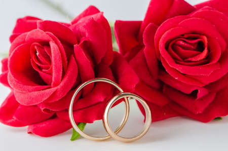 Wedding concept with rings and rosesの写真素材