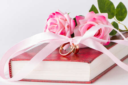 Wedding concept with rings and rosesの写真素材