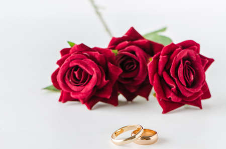 Wedding concept with rings and rosesの写真素材