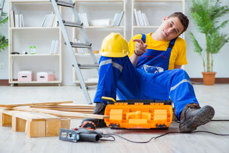 Young man assembling wood palletの写真素材