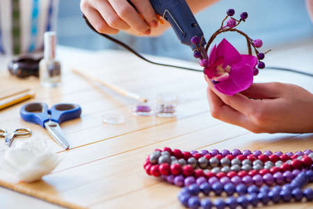 Woman making jewelry at homeの写真素材