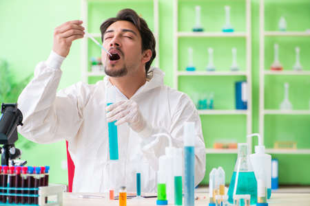 Chemist working in the lab on new experimentの写真素材
