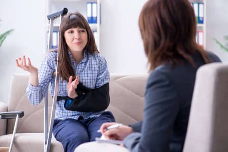 Injured woman visiting phychologist for adviceの写真素材