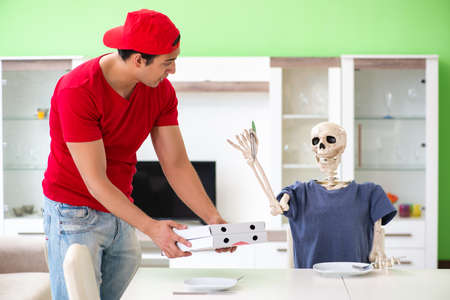 Concept of very slow pizza deliver service