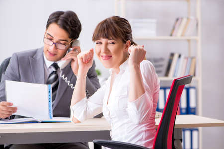 Man and woman discussing in officeの写真素材