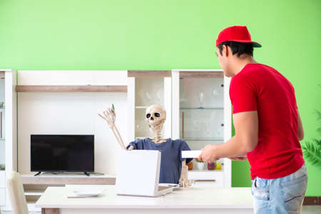 Concept of very slow pizza deliver service