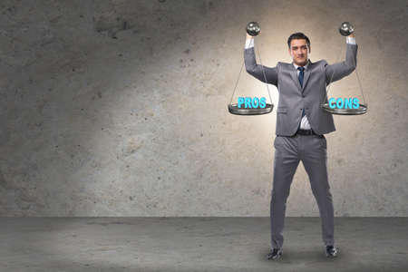 Businessman choosing pros and consの写真素材