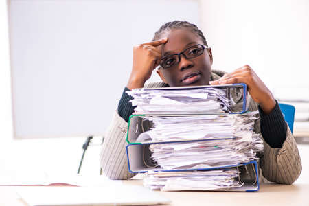 Black female employee unhappy with excessive workの写真素材