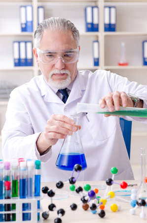 Old male chemist working in the labの写真素材