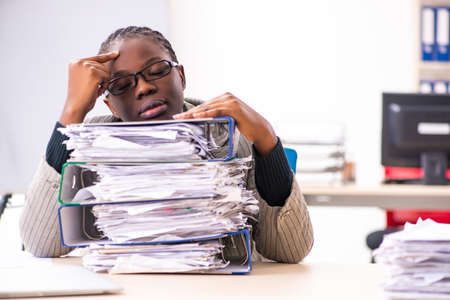 Black female employee unhappy with excessive workの写真素材