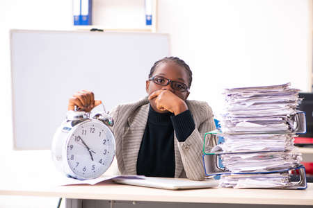Black female employee unhappy with excessive workの写真素材
