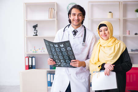 Female arab patient visiting male doctorの写真素材