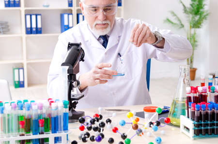 Old male chemist working in the labの写真素材