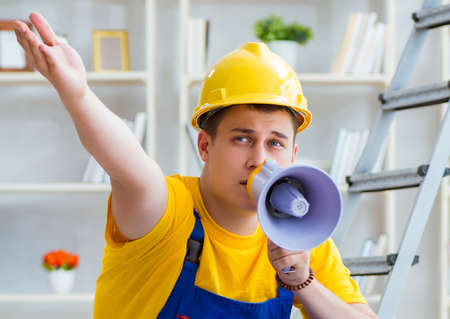 Young man assembling wood palletの写真素材