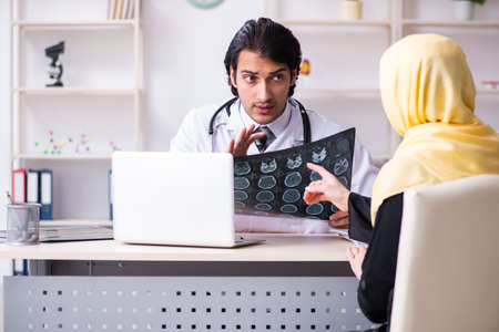 Female arab patient visiting male doctorの写真素材