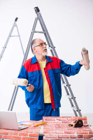 Old contractor doing renovation at homeの写真素材