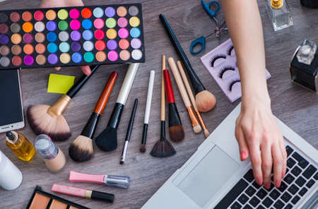 The fashion blogger with make-up accessoriesの写真素材