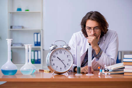 Chemistry lecturer during lecture in collegeの写真素材