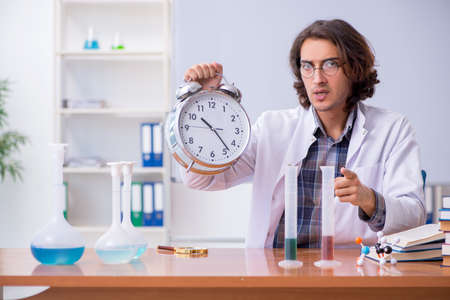 Chemistry lecturer during lecture in collegeの写真素材