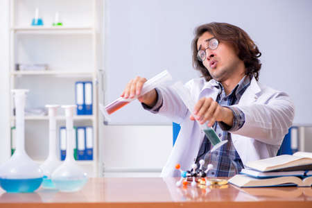 Chemistry lecturer during lecture in collegeの写真素材