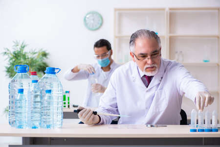 Two chemists working in the labの写真素材