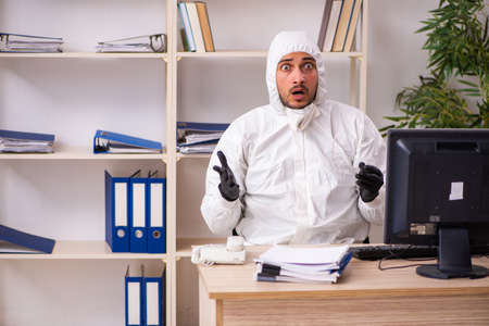 Office worker working in quarantine self-isolationの写真素材