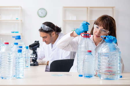 Two chemists working in the labの写真素材